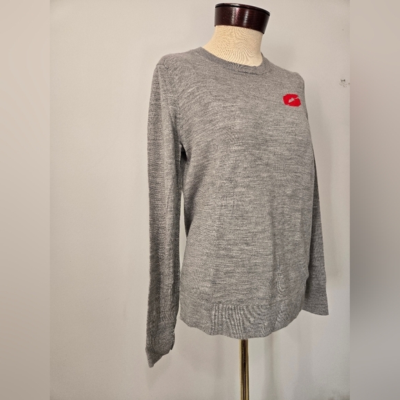 BANANA REPUBLIC 100% Merino Wool Gray Sweater with Red Lip Detail. Med - Picture 3 of 14